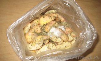 Картофель, запеченный в духовке с травами - шаг 2