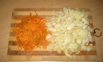 Гуляш из говядины с луком и морковью - шаг 3