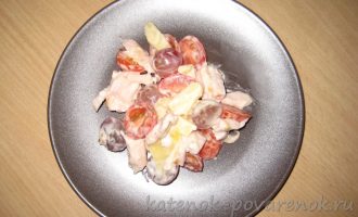 Салат с копченой курицей, виноградом и сыром - шаг 6