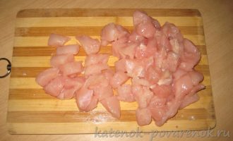 Куриное филе, тушеное с овощами на сковороде - шаг 3