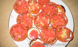 Жареные молодые баклажаны с помидорами и чесноком - шаг 11