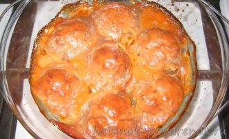 Запеченные в духовке тефтели под томатно-сметанным соусом - шаг 7