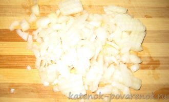 Картофель, обжаренный с луком на сковороде - шаг 1