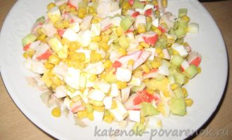 Салат с крабовым мясом и кукурузой - шаг 5