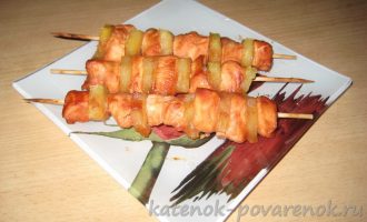 Шашлычки из куриного филе с ананасами в духовке - шаг 8