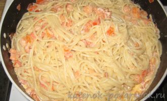 Спагетти с креветками и помидорами в сливочном соусе - шаг 10