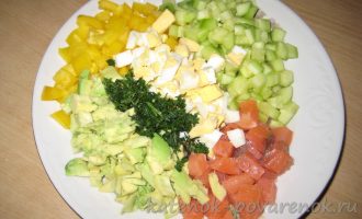 Салат с семгой и авокадо - шаг 9