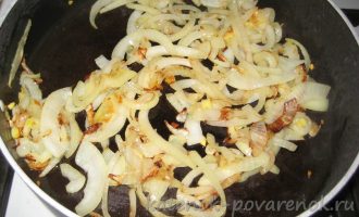 Кальмары с шампиньонами, тушенные в сметано-томатном соусе - шаг 4