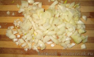 Салат с копченой курицей, грибами и болгарским перцем - шаг 1
