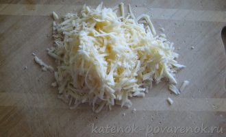 Салат с копченой курицей, грибами и болгарским перцем - шаг 7
