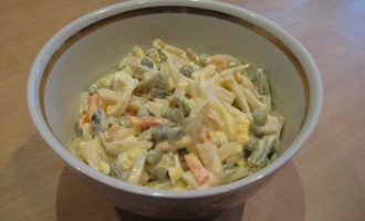 Салат из кальмаров и зеленого горошка