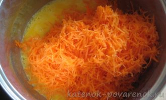 Морковный пирог с лимонной глазурью в духовке - шаг 5