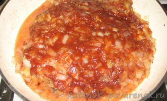 Жареный минтай в томатном соусе на сковороде - шаг 10