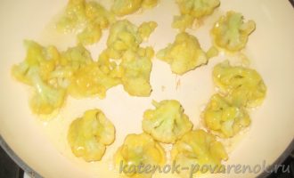 Жареная цветная капуста в кляре на сковороде - шаг 7