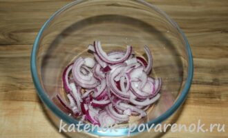 Салат из помидоров и болгарского перца – шаг 3