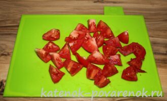 Салат из помидоров и болгарского перца – шаг 5