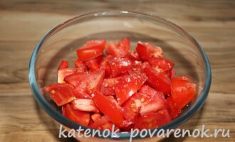 Салат из помидоров и болгарского перца – шаг 6