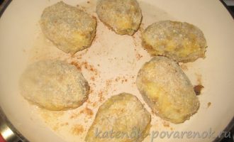 Котлеты из картофельного пюре и шампиньонов - шаг 10