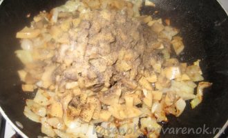 Котлеты из картофельного пюре и шампиньонов - шаг 4