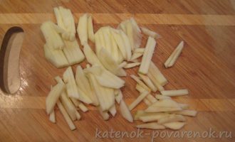 Салат с куриным филе, сельдереем и яблоками - шаг 6