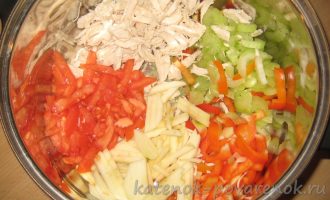 Салат с куриным филе, сельдереем и яблоками - шаг 7