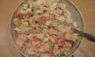 Салат с креветками и крабовым мясом - шаг 9