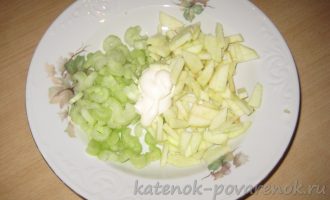 Салат из яблок и сельдерея - шаг 3