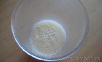 Тонкие блинчики на молоке и яйцах - шаг 2