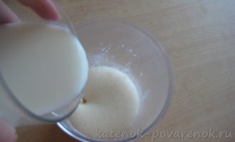 Тонкие блинчики на молоке и яйцах - шаг 5