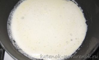 Тонкие блинчики на молоке и яйцах - шаг 8