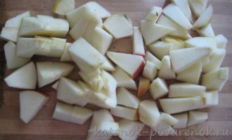Шарлотка с киви и яблоками в мультиварке - шаг 5
