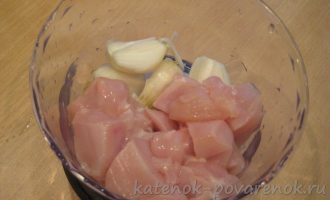 Куриные тефтели в сырно-сливочном соусе - шаг 2