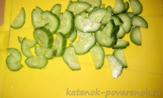 Салат из редиски и огурцов - шаг 1