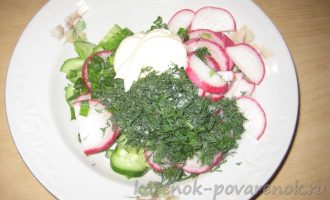 Салат из редиски и огурцов - шаг 5