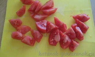 Простой салат из огурцов и помидоров - шаг 1