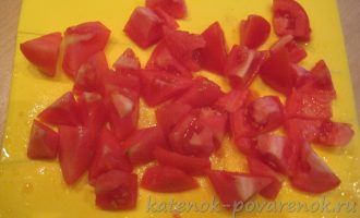 Салат из помидоров с базиликом - шаг 2