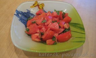Салат из помидоров с базиликом - шаг 5