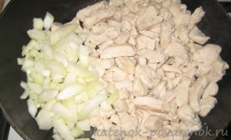 Куриное филе с кабачками на сковороде - шаг 5