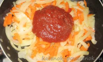 Рецепт томатной подливки с луком и морковью - шаг 6