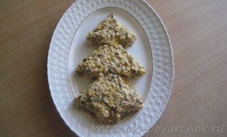 Новогодний салат «Елочка» с курицей, кукурузой и грибами - шаг 16