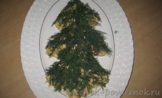 Новогодний салат «Елочка» с курицей, кукурузой и грибами - шаг 17