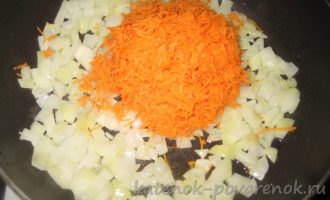 Новогодний салат «Елочка» с курицей, кукурузой и грибами - шаг 5