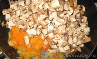 Новогодний салат «Елочка» с курицей, кукурузой и грибами - шаг 8