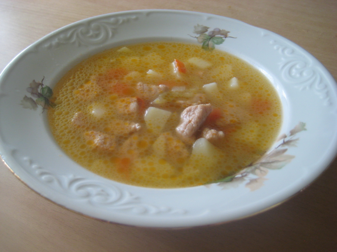 Суп мясо картошка морковь. Картофельный суп. Картофельный суп со свининой. Картофельный суп с мясом свинины. Суп с картошкой и мысос.