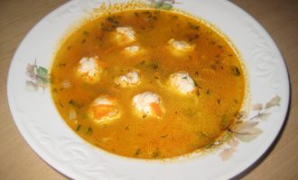 Томатно-рисовый суп с куриными фрикадельками