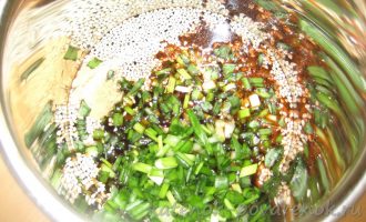 Свинина, маринованная в соевом соусе и зеленом луке - шаг 3