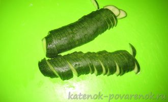 Салат из молодой капусты с консервированной кукурузой - шаг 3