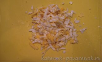 Салат с карбонатом, морковью по-корейски и солеными огурчиками - шаг 3