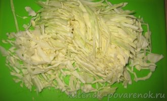 Салат из капусты с крабовыми палочками - шаг 1