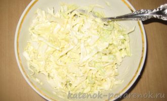 Салат из капусты с крабовыми палочками - шаг 5